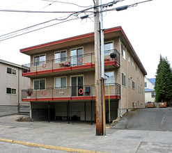 2044 NW 59th St in Seattle, WA - Building Photo - Building Photo