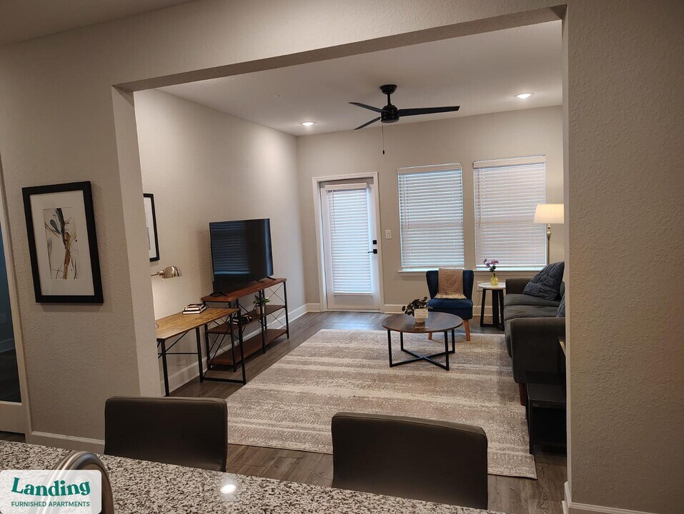 120 NW 148th Terrace in Newberry, FL - Foto de edificio