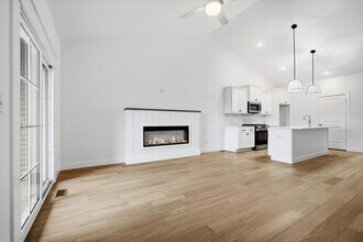 23 Stone Ml Ct in Bloomington, IL - Building Photo - Building Photo