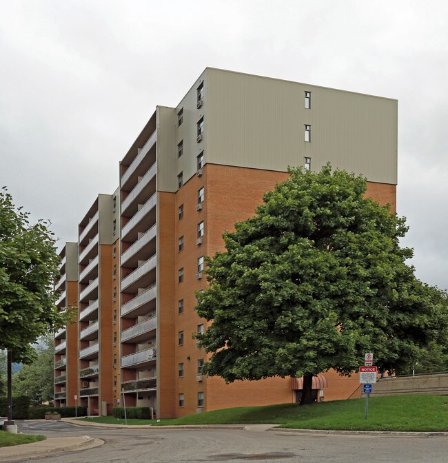 931 Wonderland Rd S in London, ON - Building Photo - Building Photo