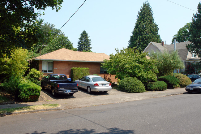 3209-3231 SE Clinton St in Portland, OR - Building Photo - Building Photo