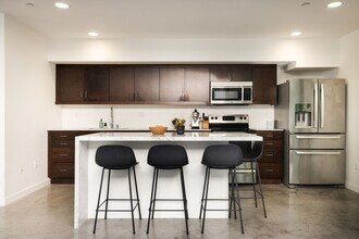 4288 Perlita Ave in Los Angeles, CA - Foto de edificio - Building Photo