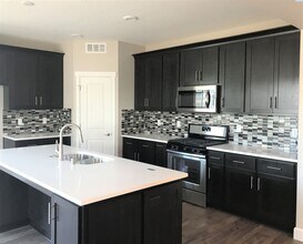 8809 Bridger Ct in Pasco, WA - Building Photo - Building Photo