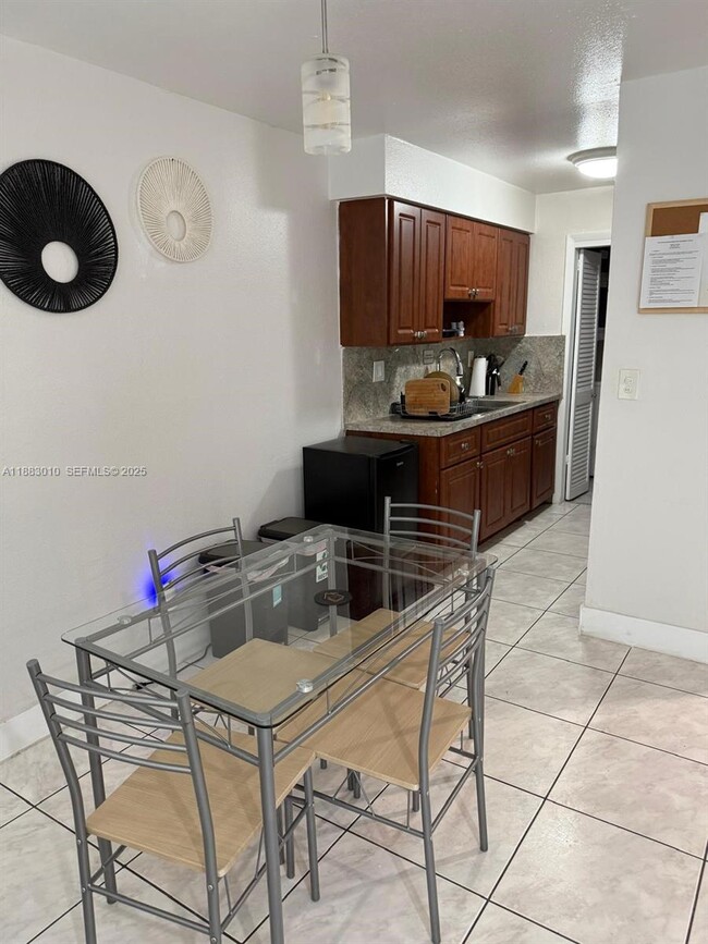 824 SW 12th Ct in Fort Lauderdale, FL - Building Photo - Building Photo