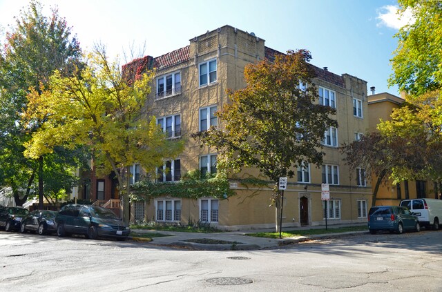 1101 W Barry Ave in Chicago, IL - Building Photo