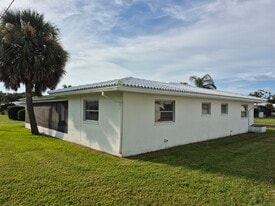 14140 88th Ave in Seminole, FL - Building Photo
