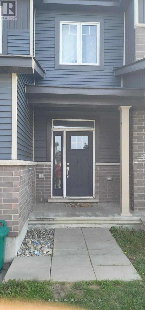 61 Teelin Cir in Ottawa, ON - Building Photo - Building Photo