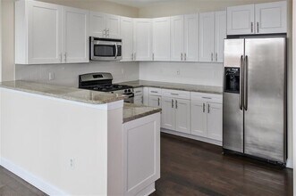 319 Grant Ave in Jersey City, NJ - Building Photo - Building Photo