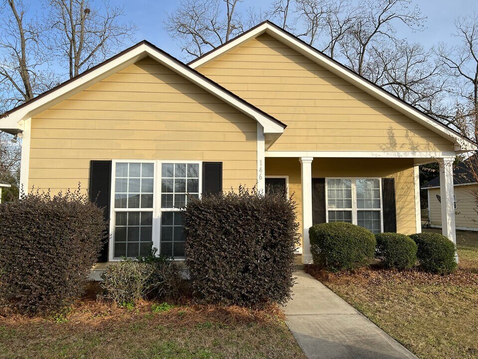 146 Mayfield Dr in Leesburg, GA - Building Photo