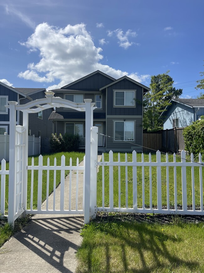 1438 E Morton St in Tacoma, WA - Building Photo - Building Photo