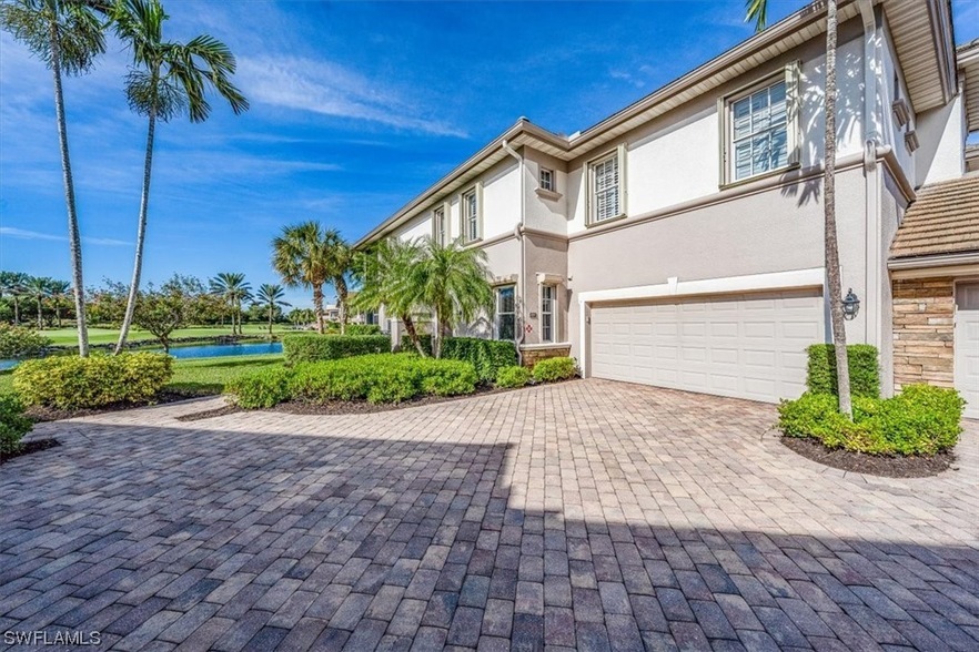 8727 Coastline Ct in Naples, FL - Building Photo