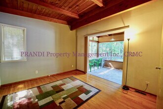 215 Bungalow Ave in San Rafael, CA - Building Photo - Building Photo