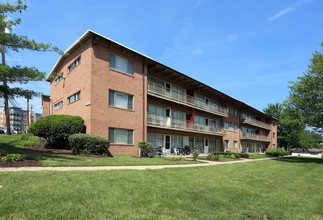 Belcrest Plaza in Hyattsville, MD - Building Photo - Building Photo