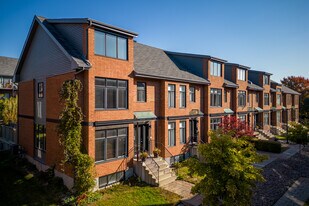 448 Mousseau-Vermette Av in Dorval, QC - Building Photo