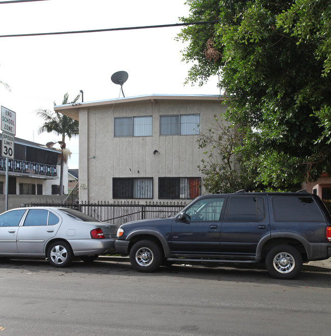 124 E 30th St in Los Angeles, CA - Building Photo - Building Photo