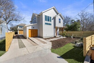 512 W St Johns Ave in Austin, TX - Building Photo - Building Photo