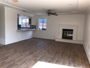 825 Moffat Dr in Hanford, CA - Building Photo - Building Photo