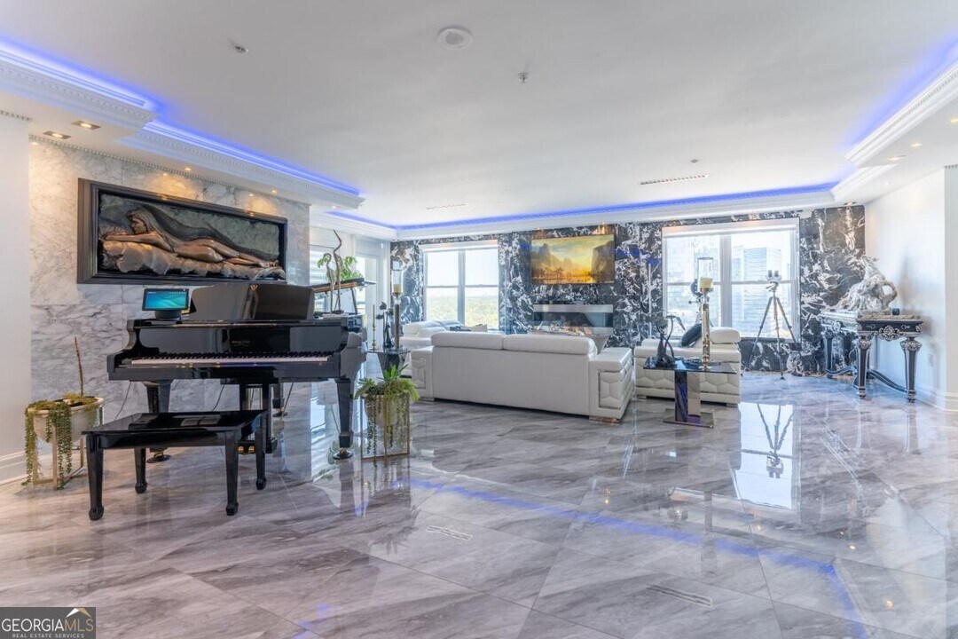 3334 Peachtree St NE in Atlanta, GA - Building Photo