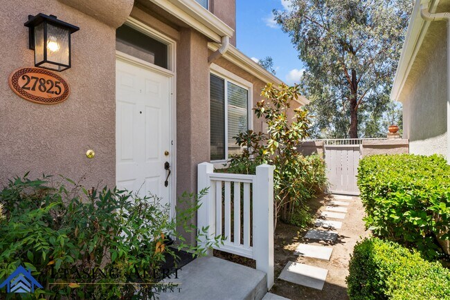 27825 Crown Ct Cir in Santa Clarita, CA - Building Photo - Building Photo