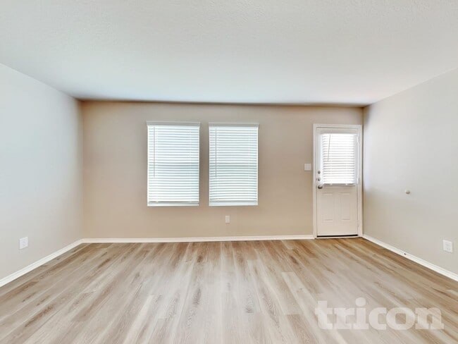 9720 Marbach Brk in San Antonio, TX - Foto de edificio - Building Photo