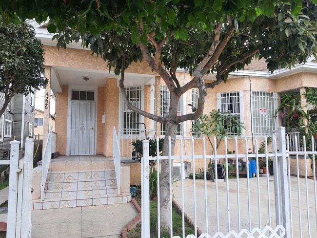 4226 Wall St, Unit 4226 in Los Angeles, CA - Foto de edificio - Building Photo