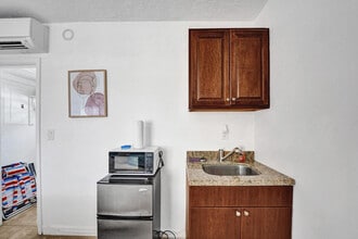 335 Desoto St in Hollywood, FL - Foto de edificio - Building Photo