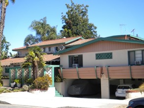 2606-2608 W Chandler Blvd in Burbank, CA - Foto de edificio - Building Photo