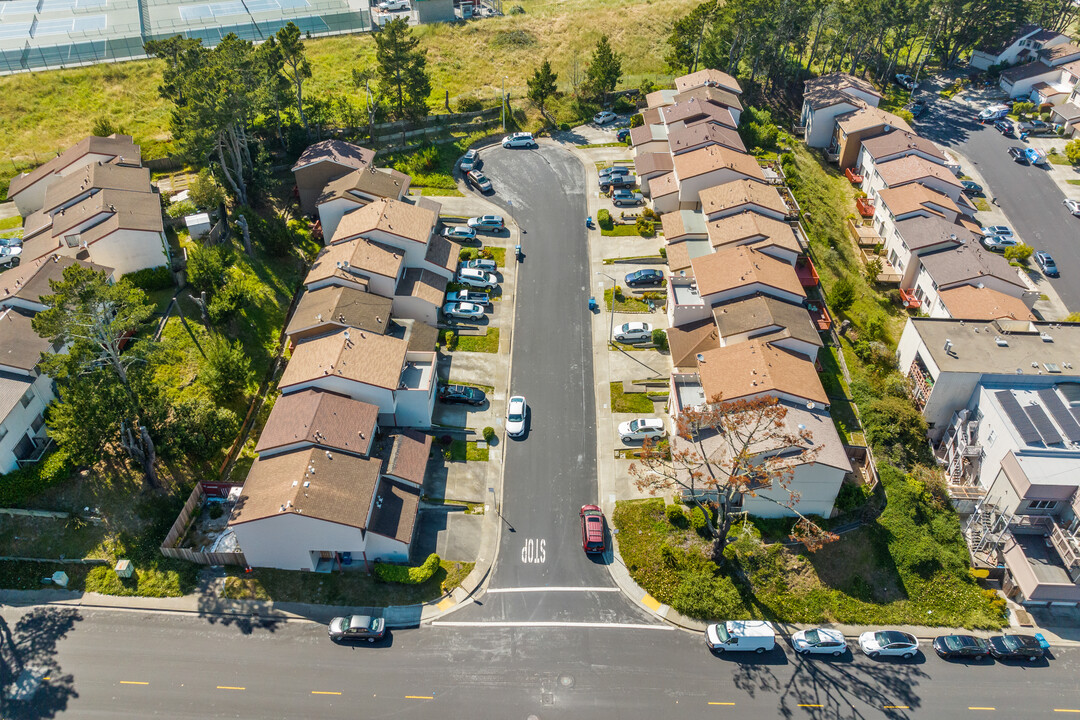 West Ridge in Daly City, CA - Building Photo