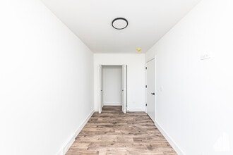 934 W Carmen Ave, Unit 002 in Chicago, IL - Building Photo - Building Photo