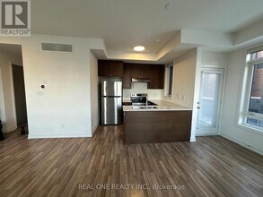 370 Red Maple Rd in Richmond Hill, ON - Building Photo - Building Photo