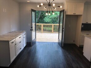 874 Rochelle Dr SW in Atlanta, GA - Building Photo - Building Photo