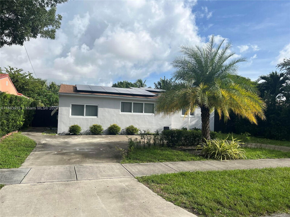 1417 Plunkett St in Hollywood, FL - Building Photo