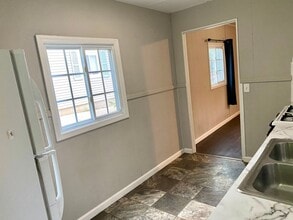 581 Valley Ave NW in Grand Rapids, MI - Building Photo - Building Photo