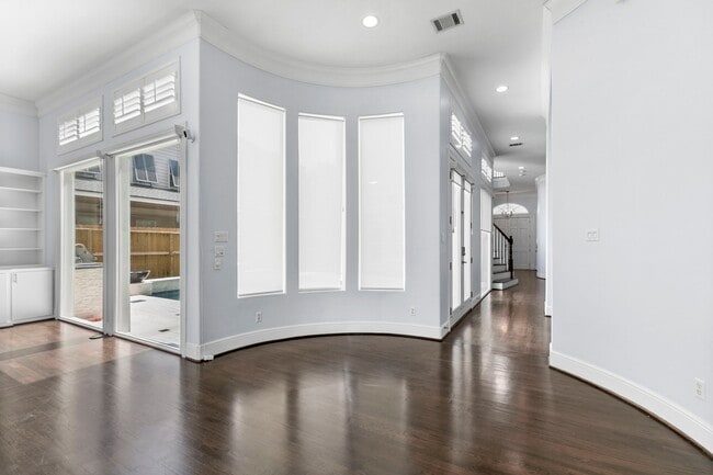 4626 Braeburn Dr in Bellaire, TX - Building Photo - Building Photo