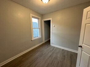 2921-2923-2923 W Walnut St in Milwaukee, WI - Building Photo - Building Photo