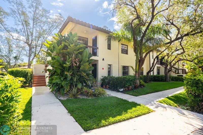 21668 Arriba Real in Boca Raton, FL - Foto de edificio