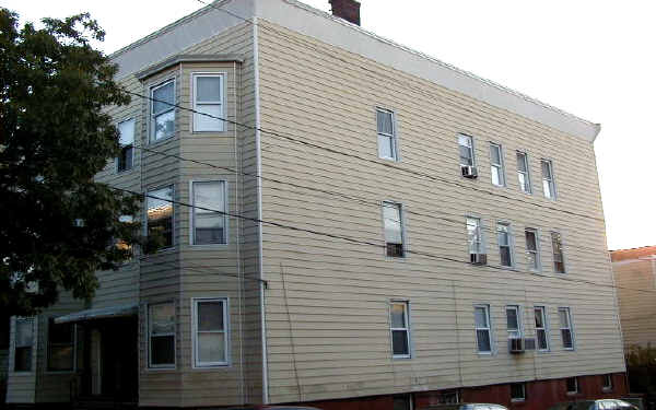 118 Devon Ter in Kearny, NJ - Foto de edificio