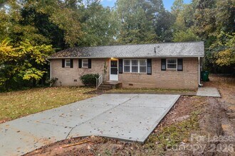 5300 Hickory Ln in Charlotte, NC - Building Photo - Building Photo