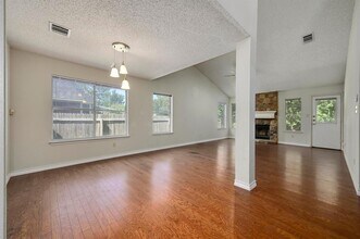 9312 Silk Oak Cove in Austin, TX - Foto de edificio - Building Photo