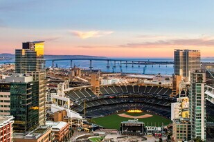 800 The Mark Ln in San Diego, CA - Building Photo