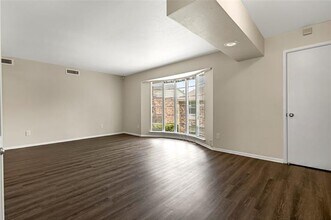 5835 E University Blvd in Dallas, TX - Building Photo - Building Photo