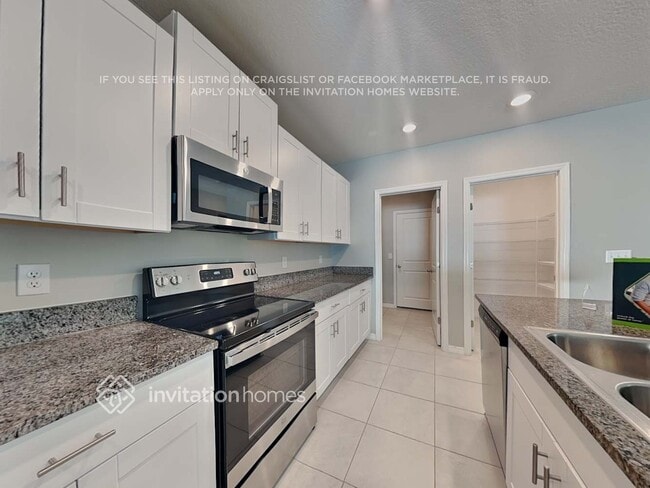 2230 Jungle Dr in Ruskin, FL - Foto de edificio - Building Photo