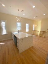 32 Putnam Ave, Unit 2 in Cambridge, MA - Building Photo