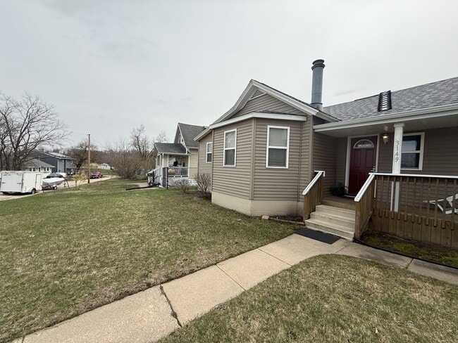 property at 3149 Grove Ct SE