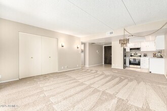 7930 E Camelback Rd in Scottsdale, AZ - Building Photo - Building Photo