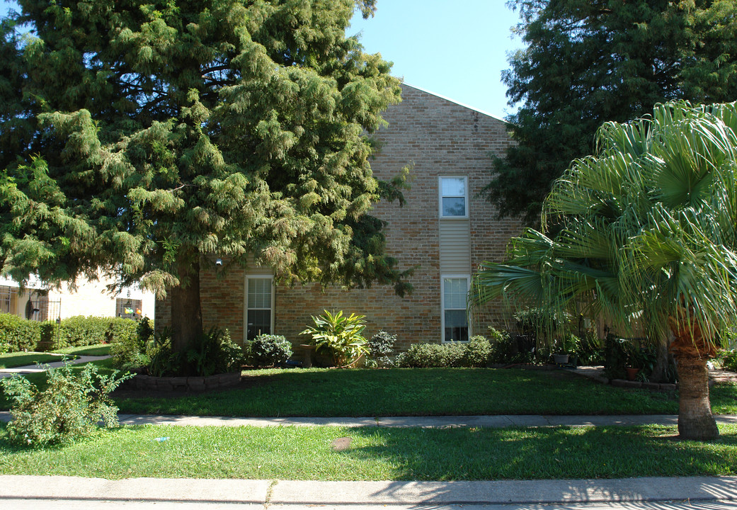 3632 Martinique Ave in Kenner, LA - Foto de edificio