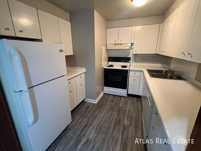 property at 829 E San Miguel St