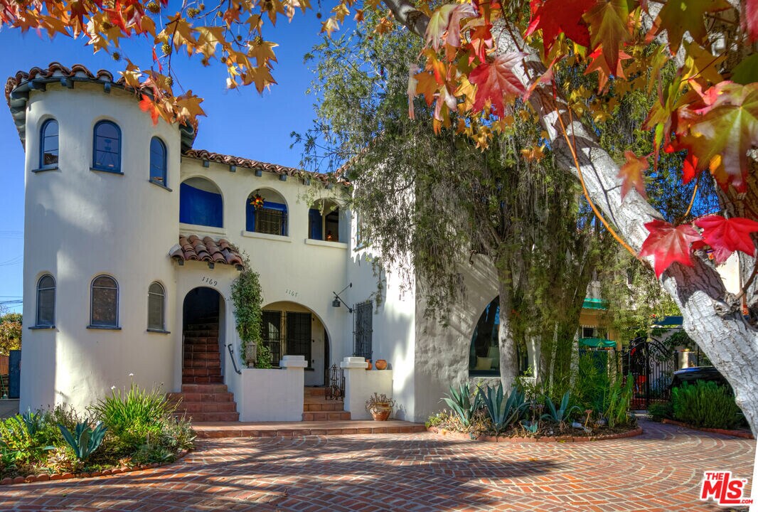 1169 Hi Point St in Los Angeles, CA - Foto de edificio