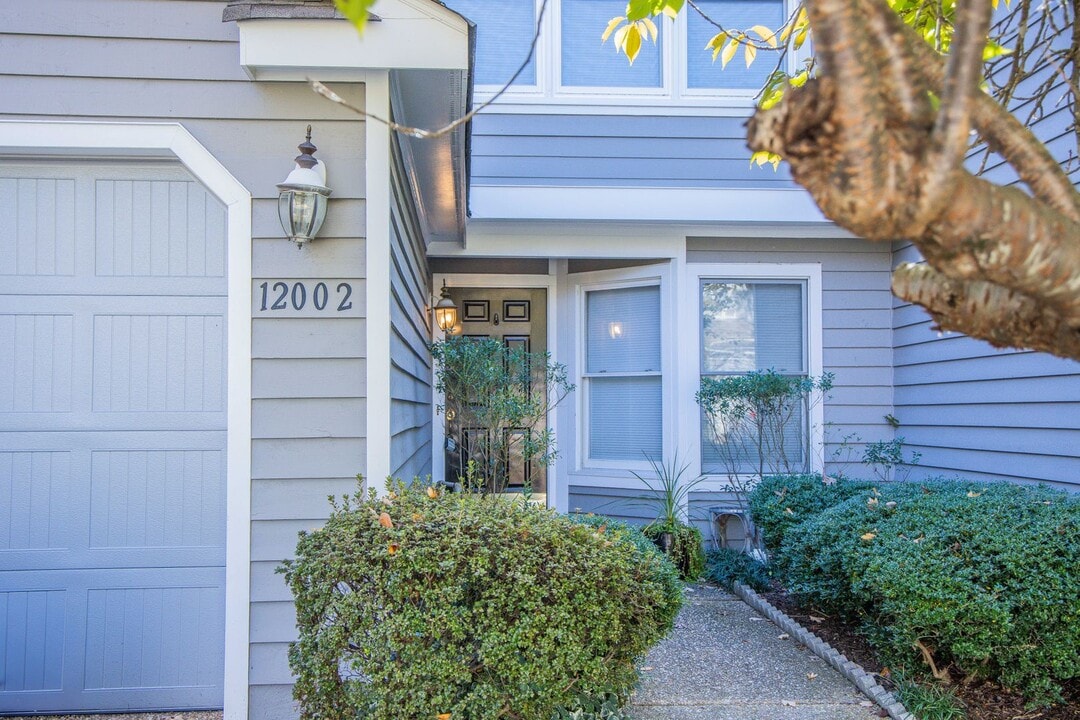 12002 Foxfield Cir in Richmond, VA - Building Photo