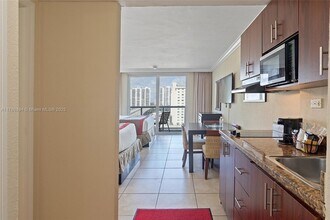 19201 Collins Ave, Unit 1034 in Sunny Isles Beach, FL - Building Photo - Building Photo
